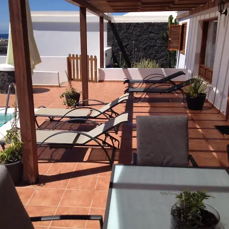 Вилла In Playa Blanca Sleeps 6 Includes Swimming Pool And Wifi *