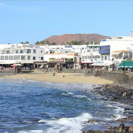 In Playa Blanca Sleeps 6 Includes Swimming Pool And Wifi Коста Бланка